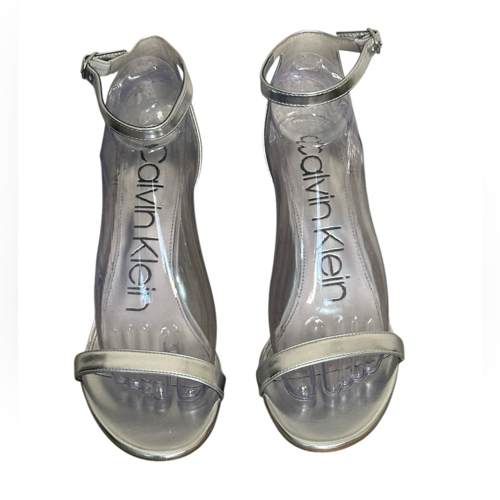 Calvin Klein Silver dressy open toe pump. Size: 9 - Picture 2 of 7